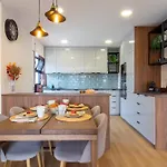 Stylish 2br Near & Metro By Lovelystay Vila do Conde