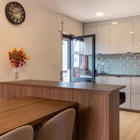 Stylish 2br Near & Metro By Lovelystay Appartement