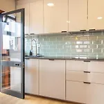 아파트 Stylish 2br Near & Metro By Lovelystay