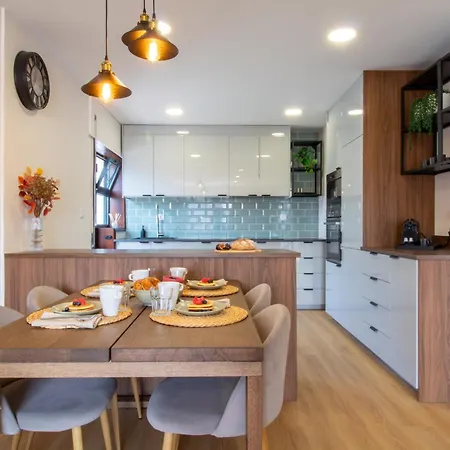Stylish 2br Near & Metro By Lovelystay ヴィラ・ド・コンデ