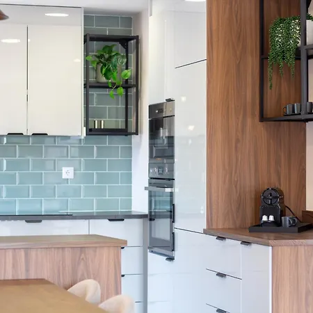 Stylish 2br Near & Metro By Lovelystay 아파트